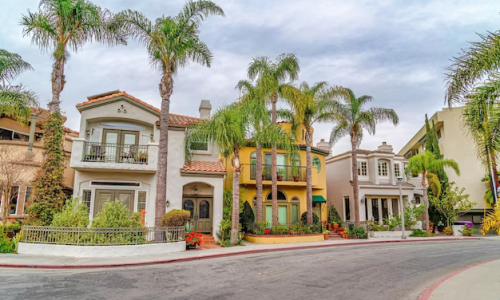 imageye___-_imgi_175_house-by-palm-trees-houses-against-sky_1048944-23976037